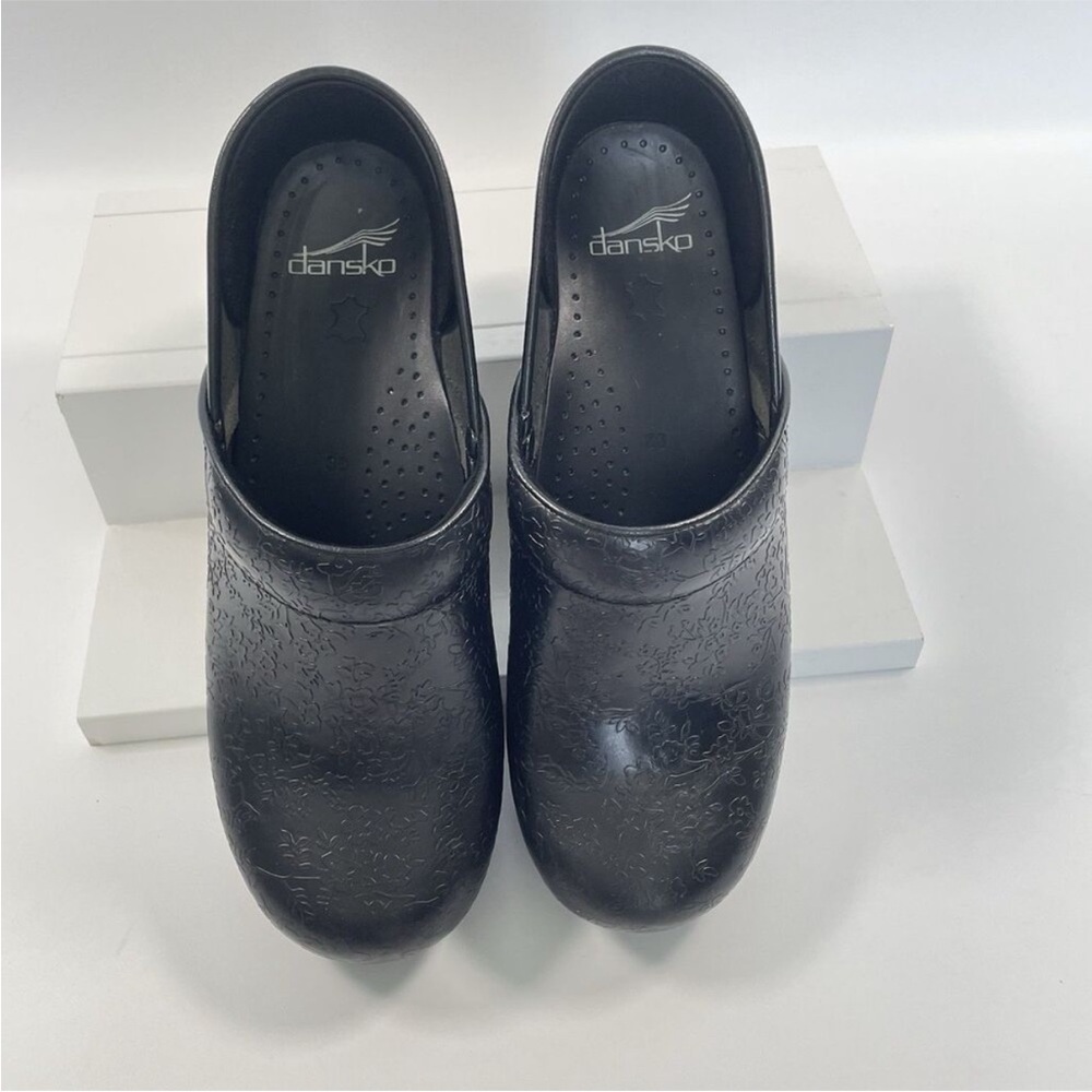 Dansko Professional Tooled Leather Clogs in Black Excellent condition 39 or 8.5 - Picture 5 of 10